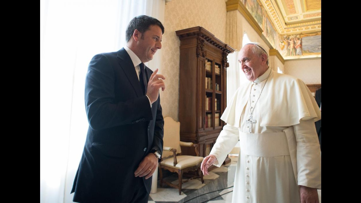 Renzi fa visita al Papa in VaticanoNel disegno di mia figlia sembra il grande puffo
