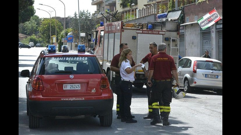 Bari, incendio in un palazzo: un morto e tre feriti