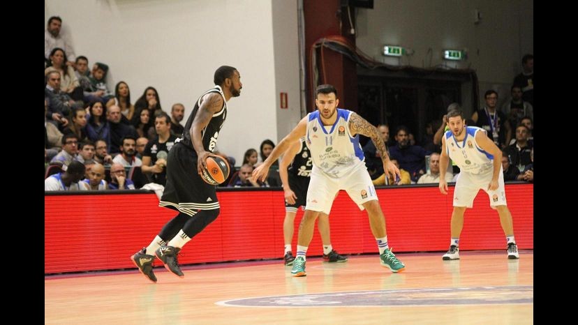 Basket, Eurolega: Sassari cade in casa, Real vince 83-58