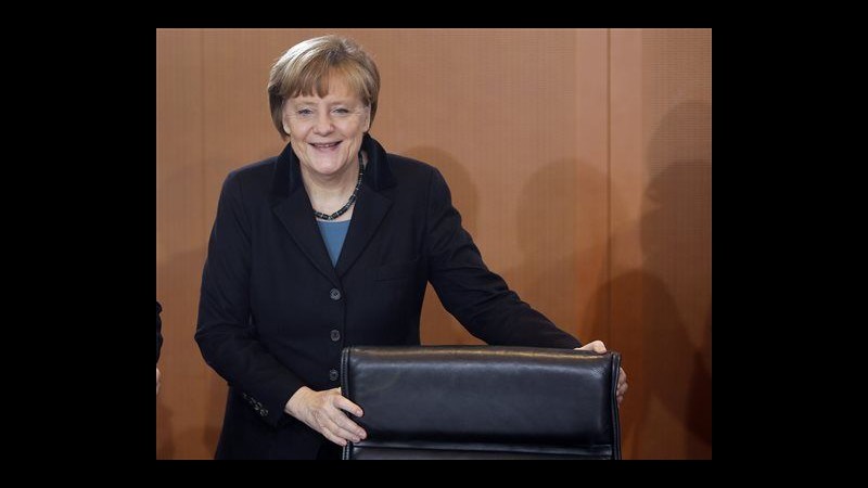 Caso Nsa, procura Germania: Finora no prove che telefono Merkel spiato