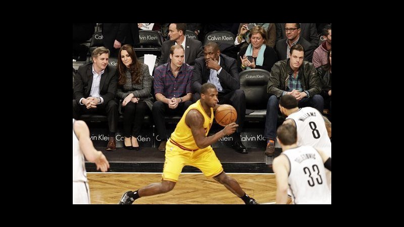 Basket, Nba: Cavs vincono davanti a William e Kate, Gallinari ancora ko
