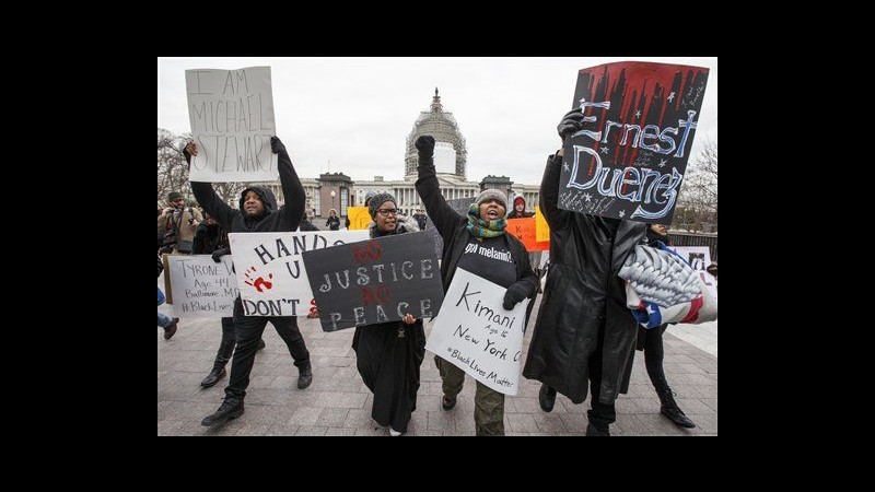 Usa, proteste a Washington contro uccisioni di afroamericani da agenti