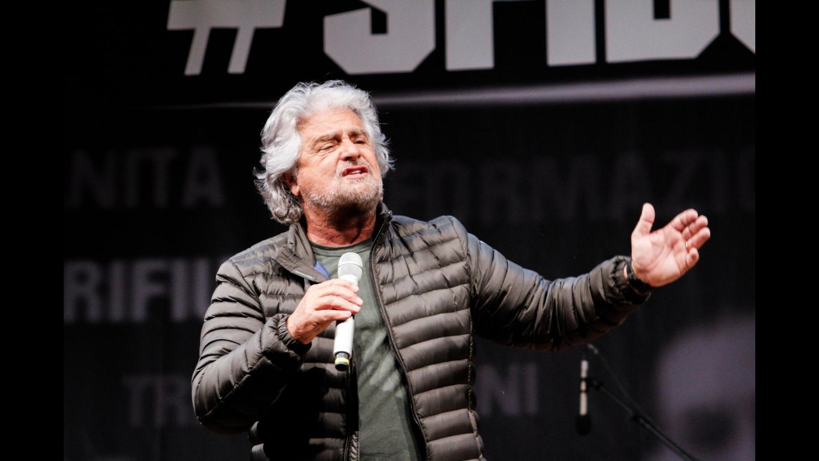 Grillo: Renzi non ha mai lavorato, Pd è passato da 41% a 41bis