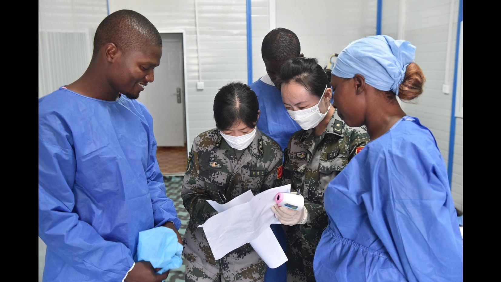Ebola, morto un altro medico in Sierra Leone: è il decimo