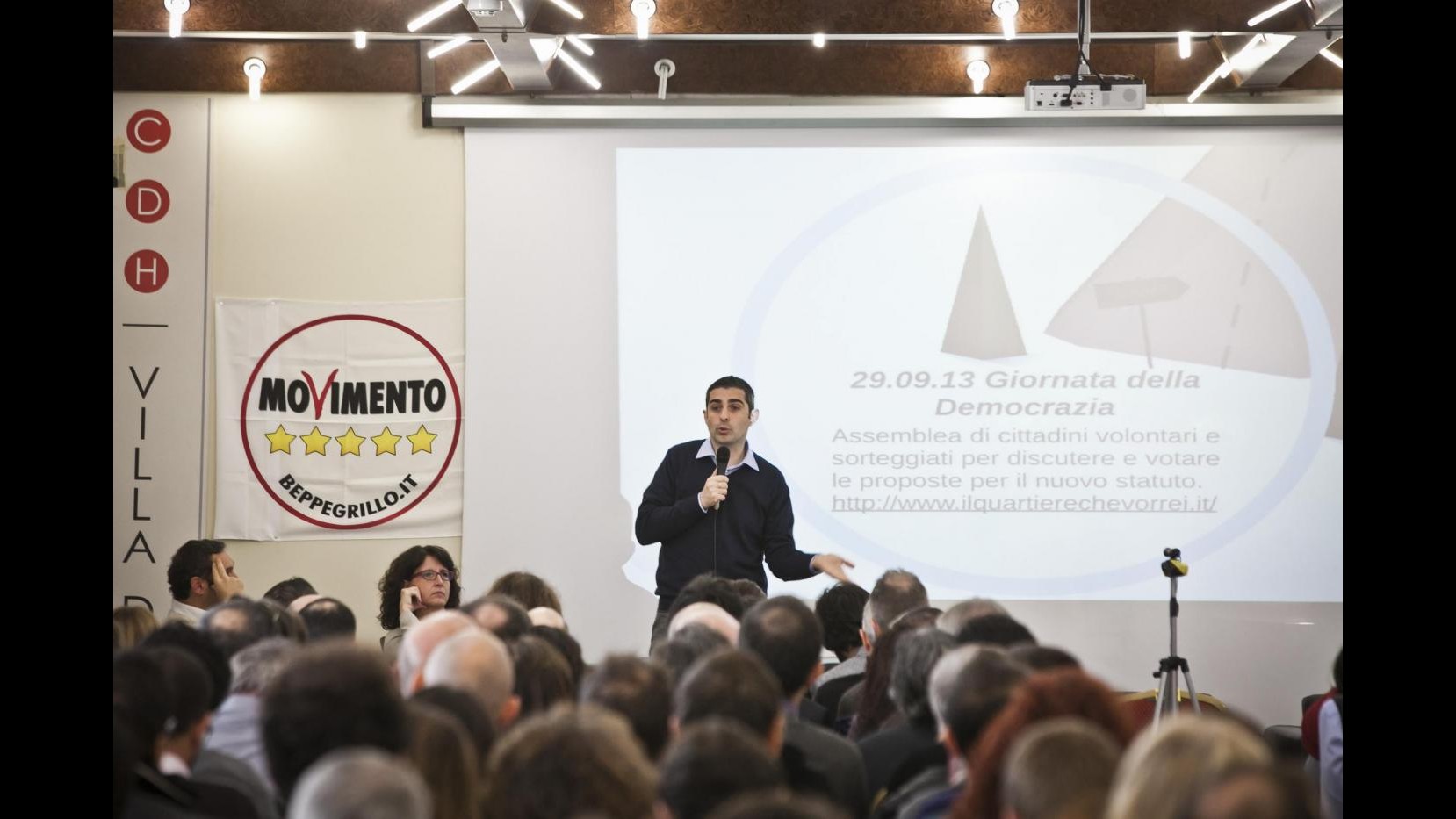 M5S, Pizzarotti: Passo indietro di Grillo già nei fatti. La replica: Sono vivo più che mai