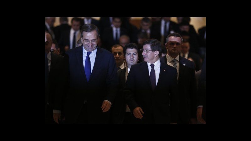Grecia, incontro tra Davutoglu e Samaras: sorvolano su divergenze