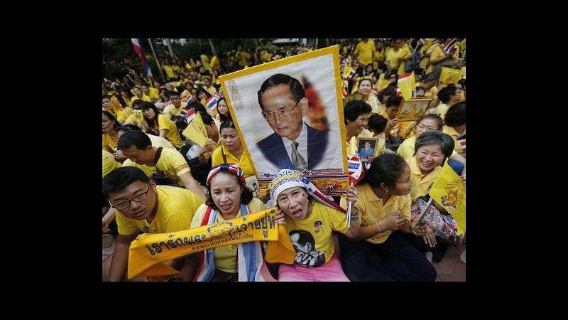 Thailandia celebra 87 anni del re: lui assente per motivi di salute