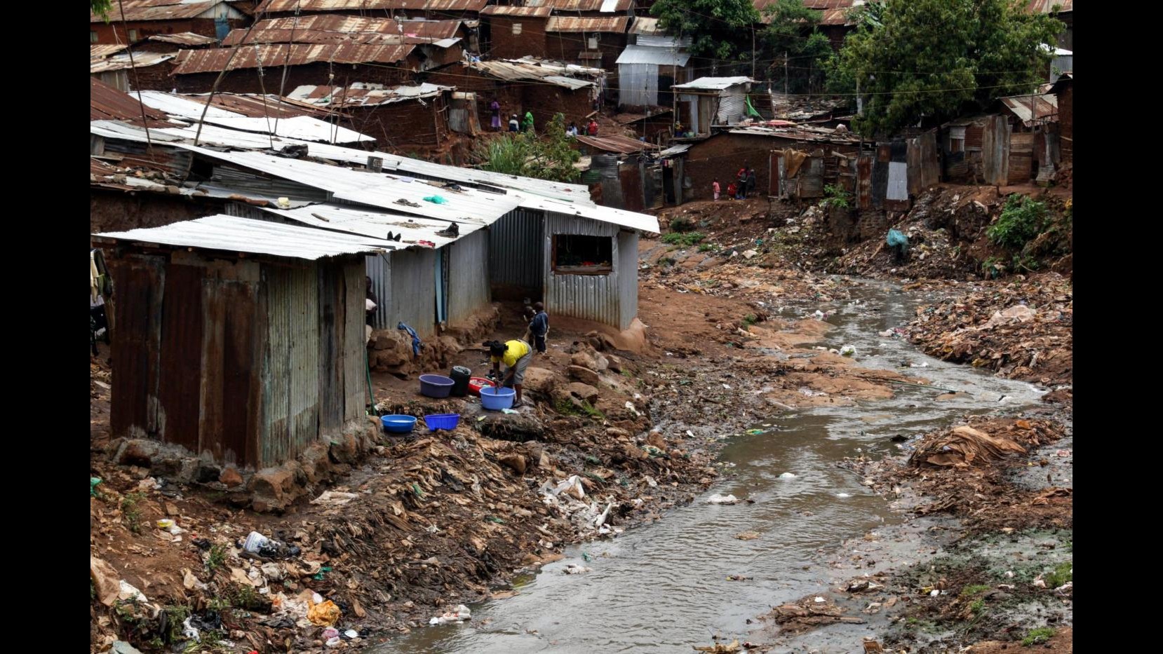 Kenya, incendio distrugge 100 case in slum di Nairobi: 5 morti