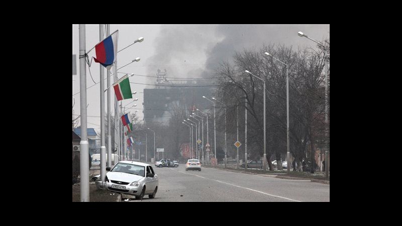 Russia, scontri a Grozny: uccisi almeno 3 poliziotti e 6 militanti. Putin: Cecenia gestirà attacco