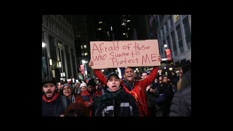 Usa, nero soffocato a New York: proteste da Manhattan a Ferguson