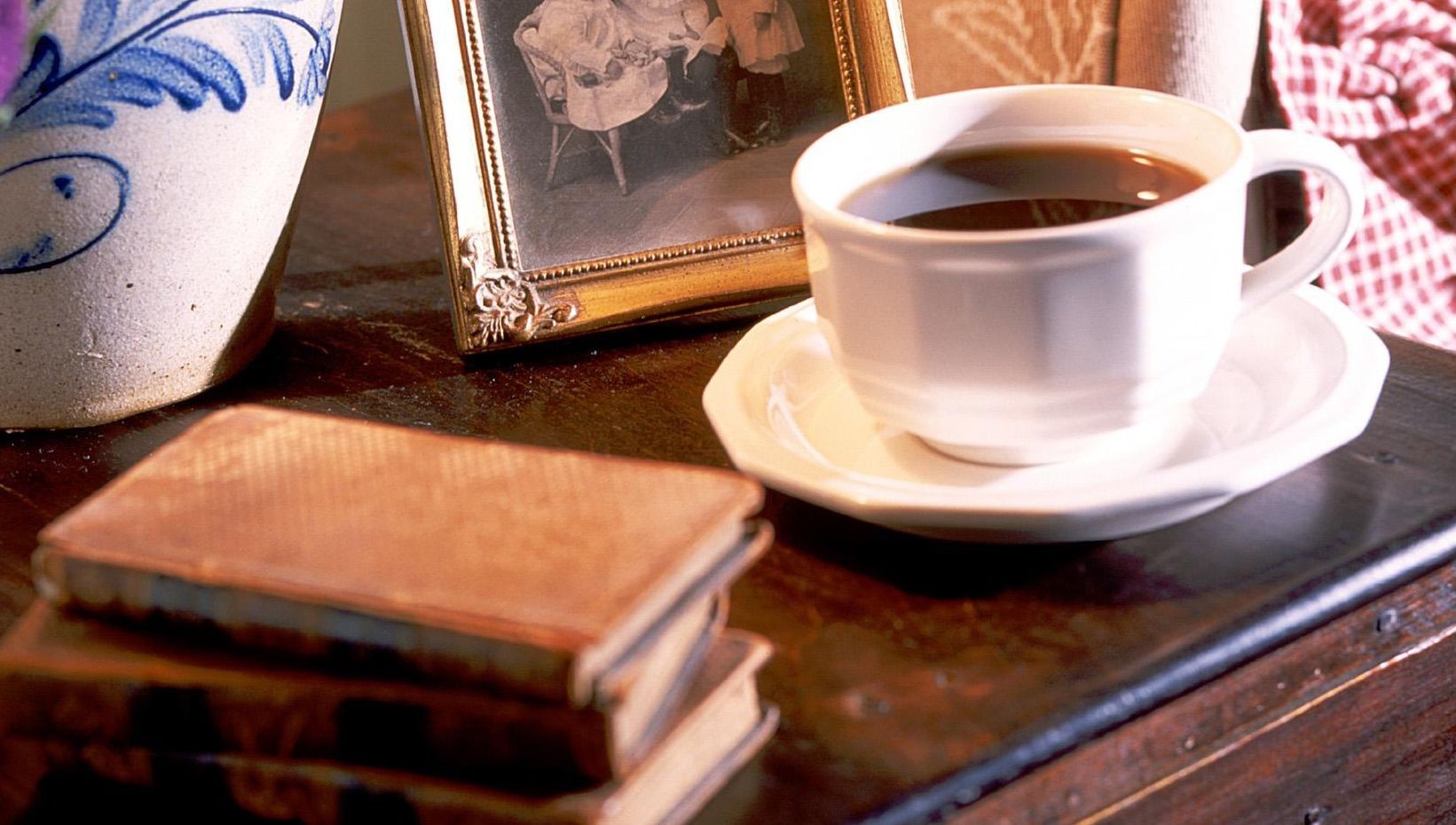 Lecce, serve caffè con veleno al marito ma lui se ne accorge e si salva