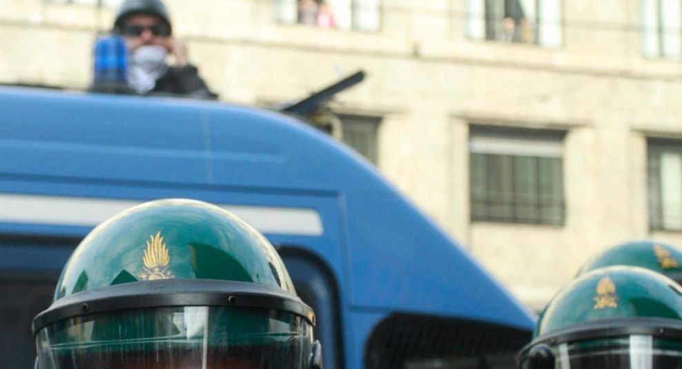 Roma, scontri tra manifestanti e polizia al corteo contro Jobs act
