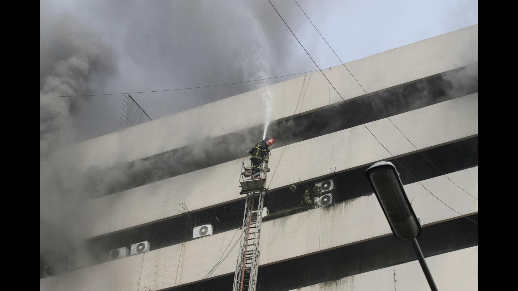 Verona, incendio in casa: morti madre e figlio di 5 anni