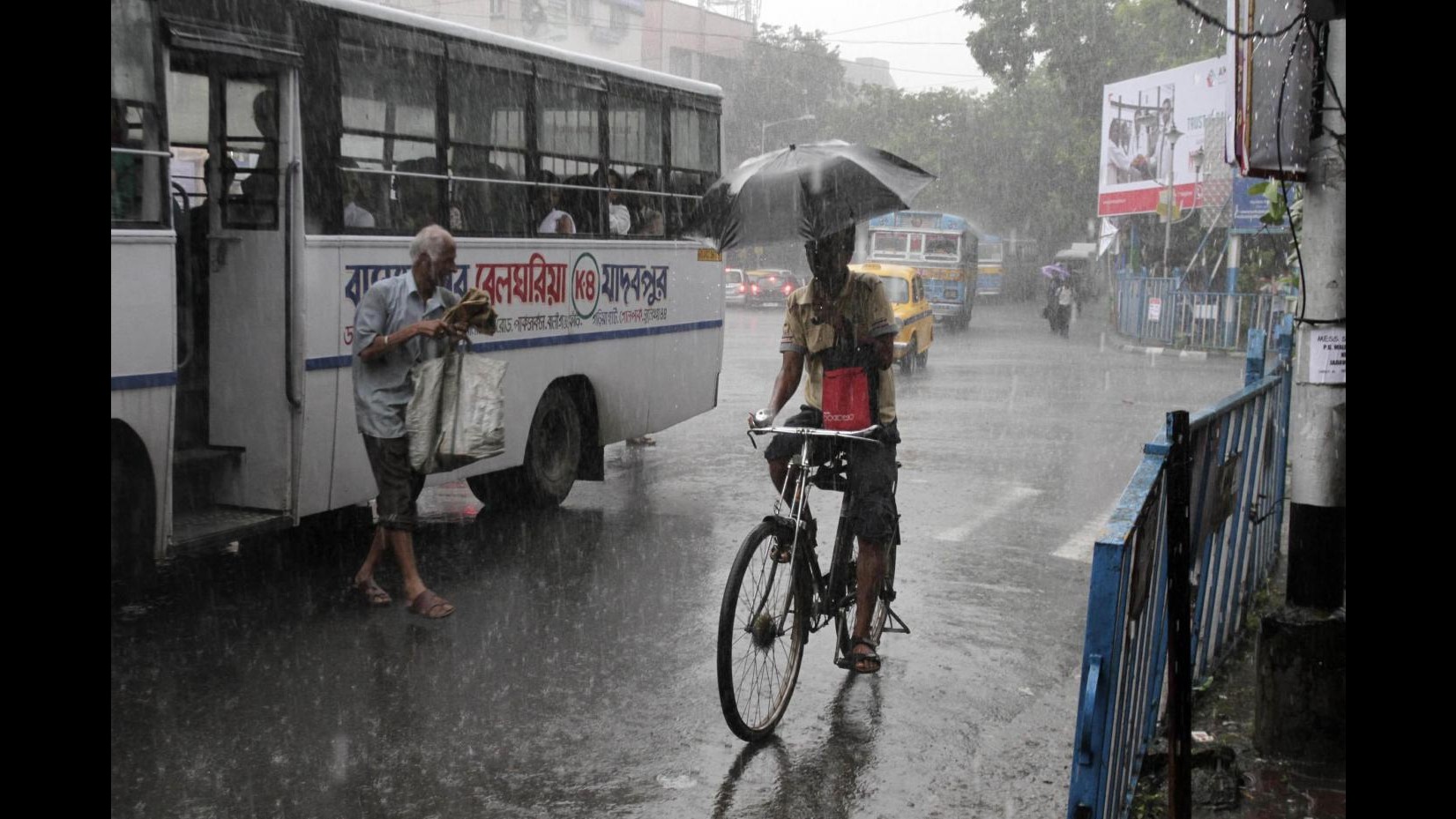 India, 2 sorelle si difendono su bus da 3 molestatori: arrestati