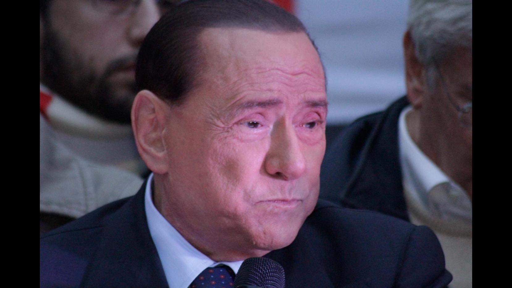 Berlusconi: Momento difficile, con governo Renzi non ne usciamo