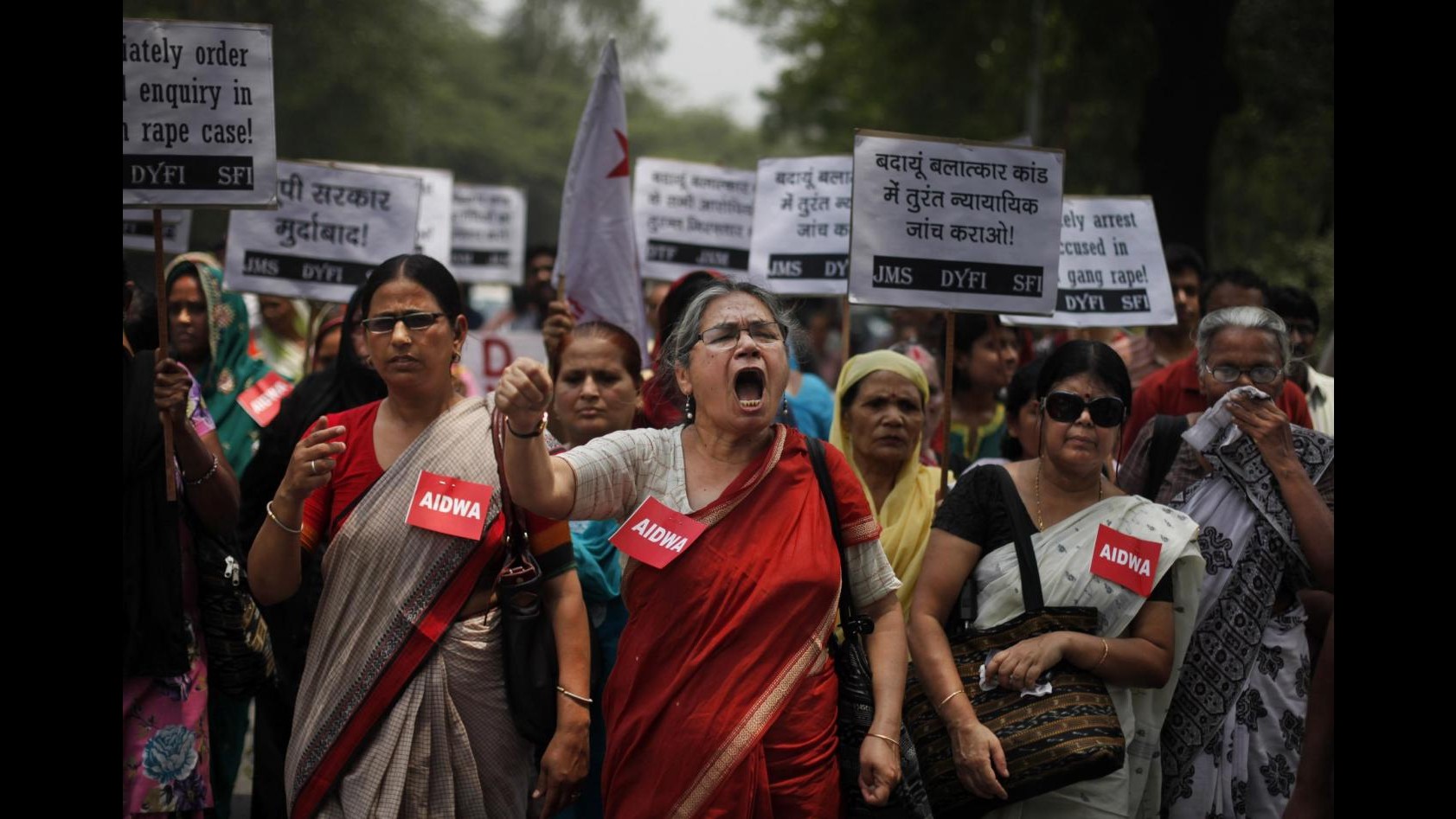 India, 2 uomini attaccano con acido donna a Nuova Delhi