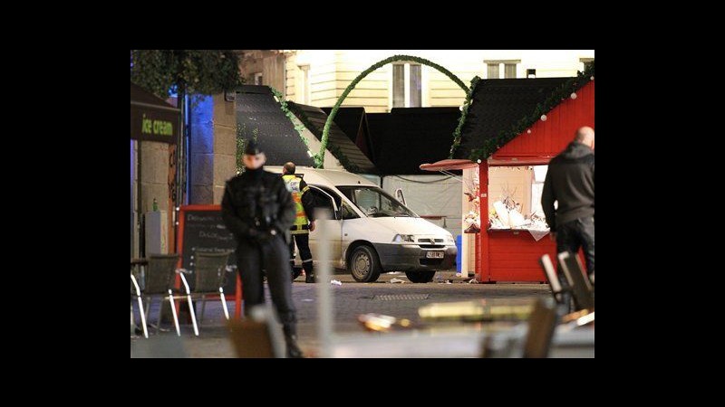 Francia, governo: Responsabili Digione e Nantes avevano problemi mentali