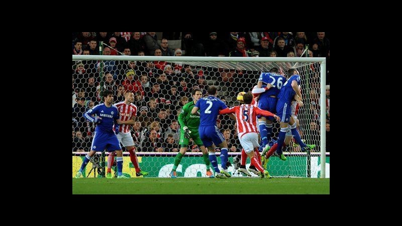 Premier League, Chelsea espugna Stoke e torna primo da solo