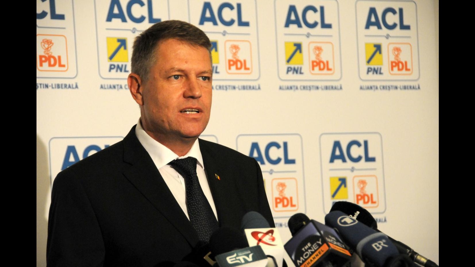 Romania, Iohannis giura come nuovo presidente davanti a Parlamento