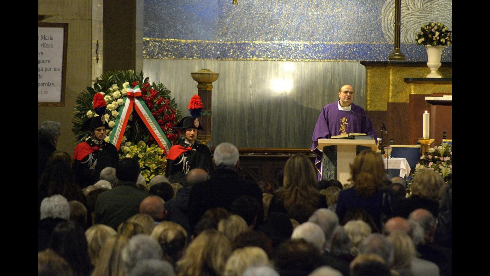 Amici e colleghi al funerale di Virna Lisi. Garko: Era una maestra