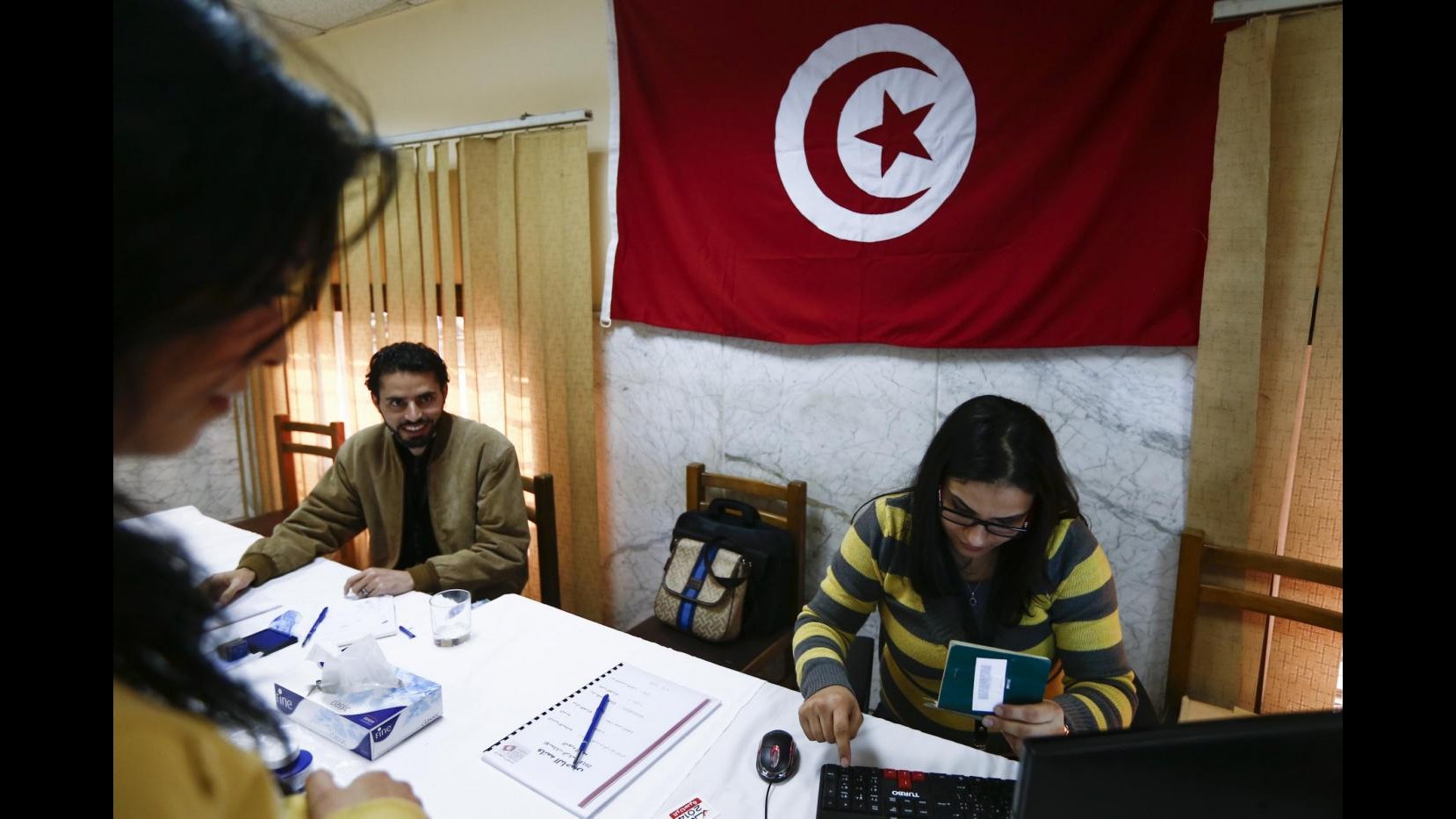 Tunisia, 2° giorno voto estero, 60mila alle urne in Italia