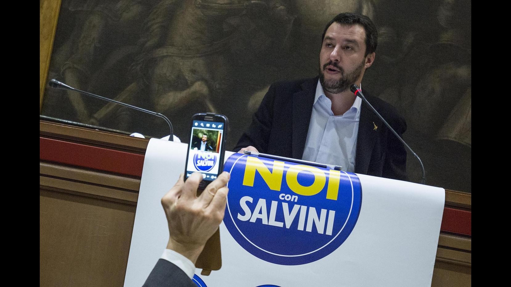 Torino, Salvini visita l’ex Moi: Qui c’è sindaco che dorme