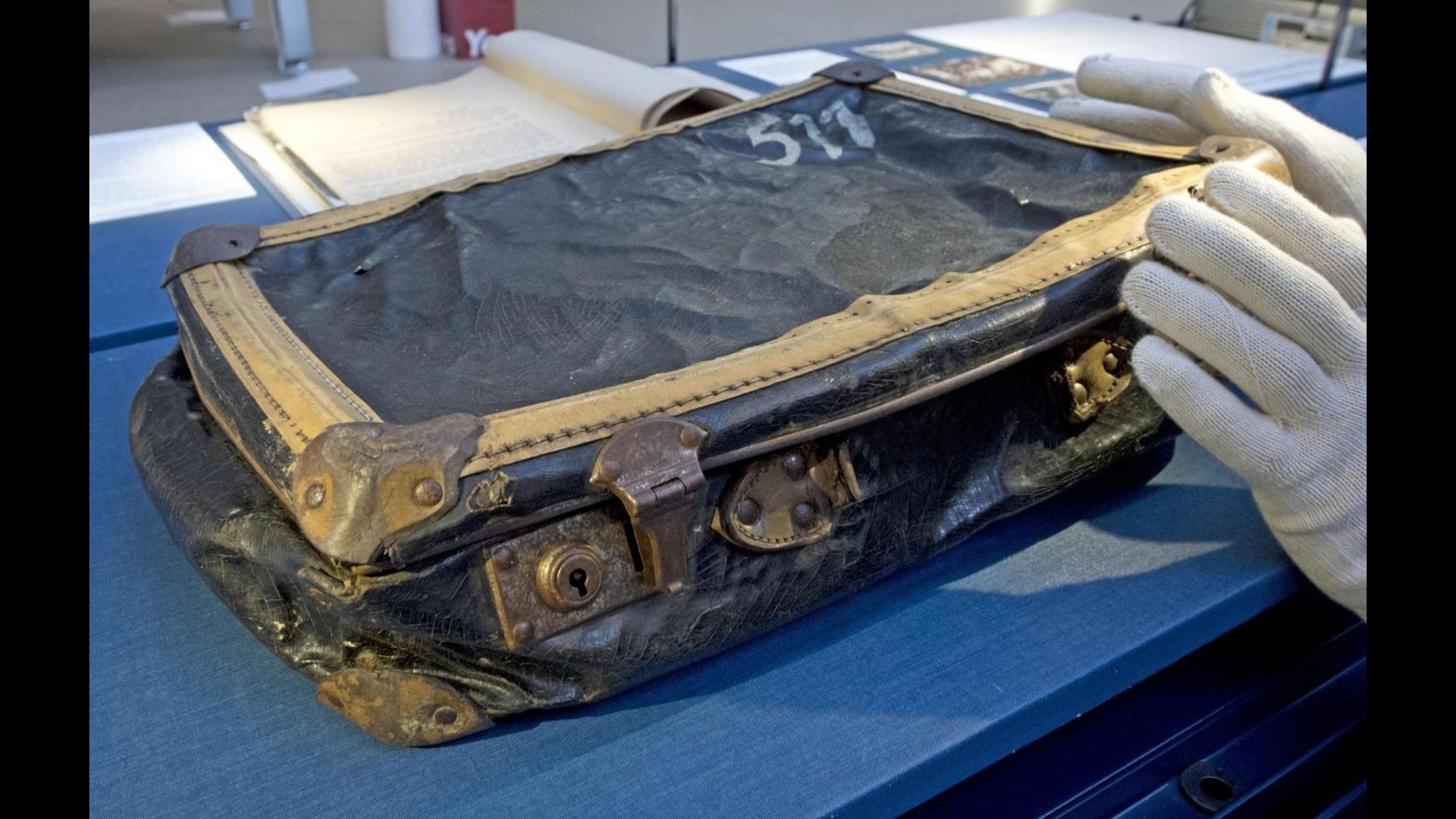 Valigie di internati Auschwitz conservate in nuovo deposito