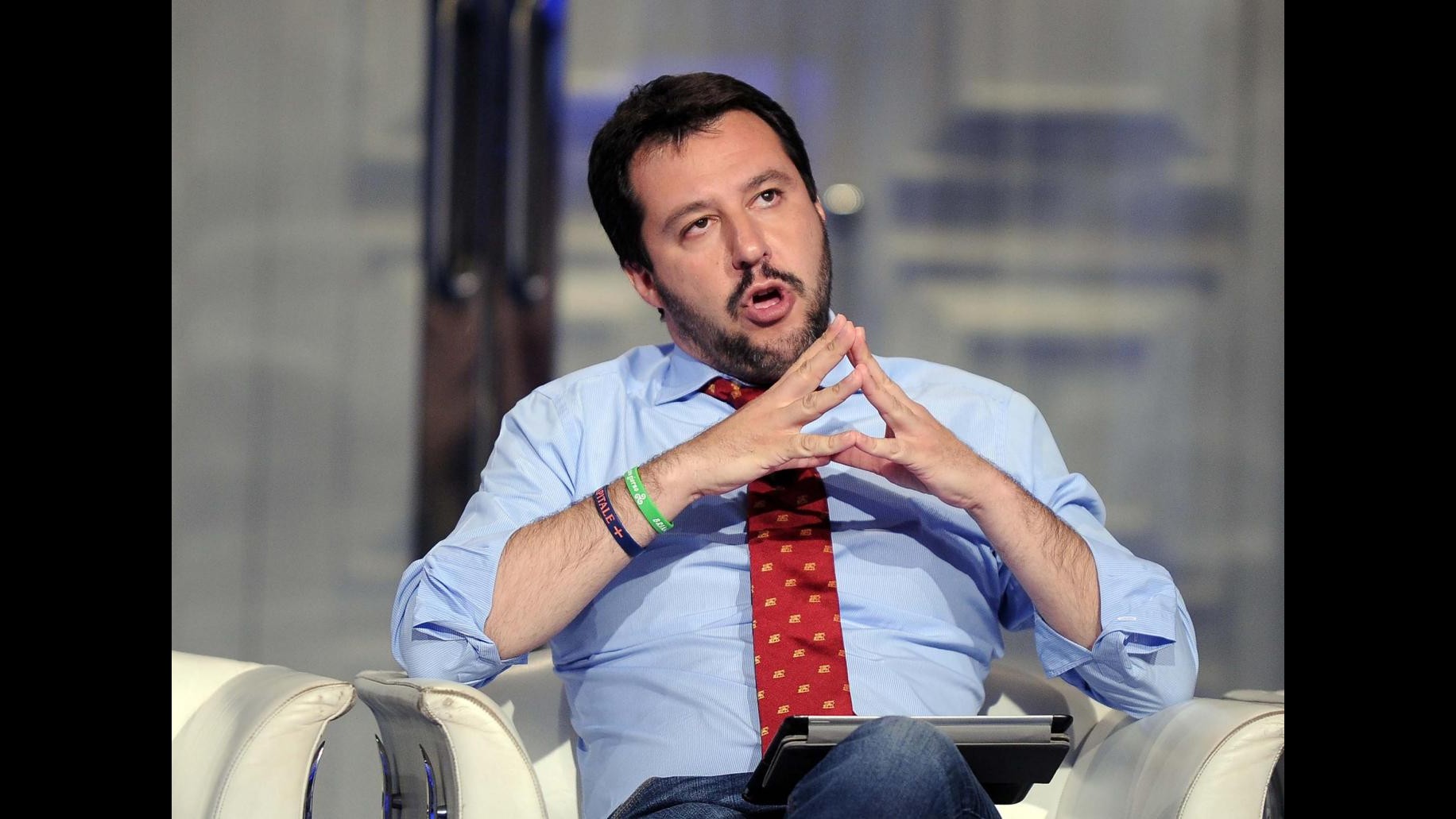 Segretario Lega presenta simbolo nuovo partito ‘Noi con Salvini’