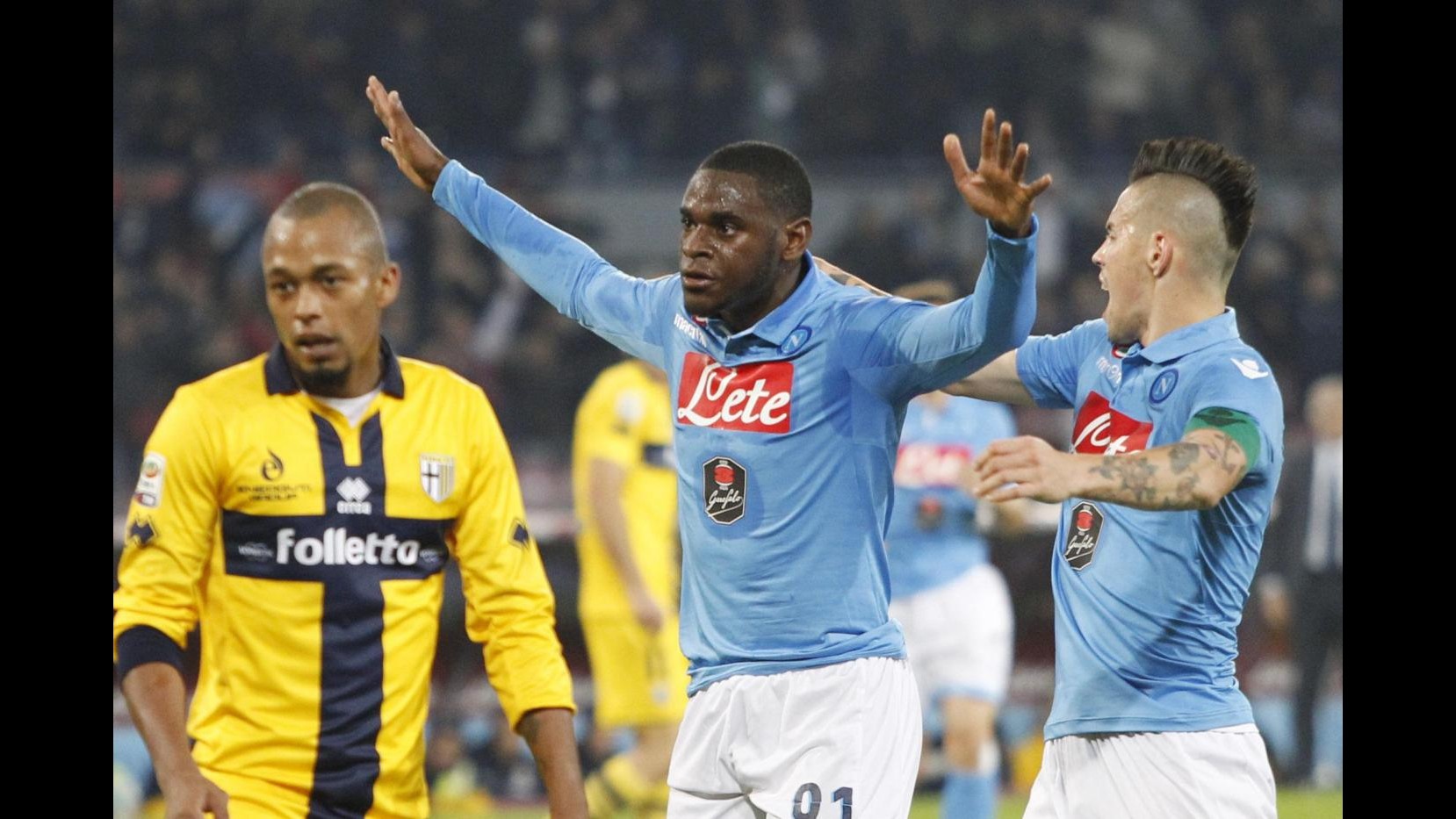 Serie A, Napoli avverte Juve: Zapata e Mertens stendono il Parma al San Paolo