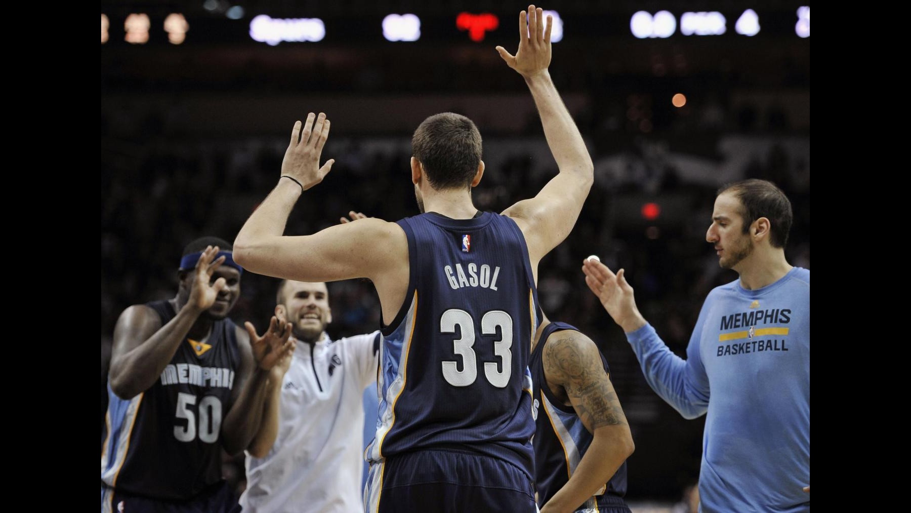 Basket, Nba: San Antonio si arrende a Memphis dopo 3 overtime, Denver ko