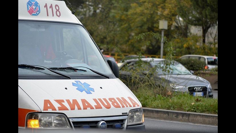 Taranto, pullman contro autogru: decine di feriti