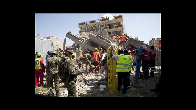 Kenya, crolla palazzo 5 piani a Nairobi: 7 estratti vivi da macerie