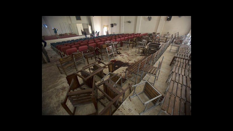Pakistan, oggi giorno di lutto. Vittime attacco scuola salgono a 148