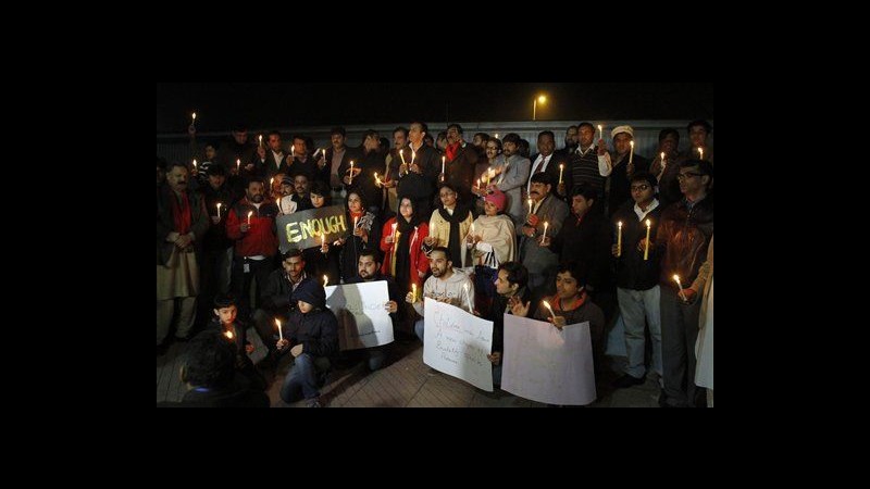 Pakistan, attacco scuola Peshawar: bilancio sale a 141 morti