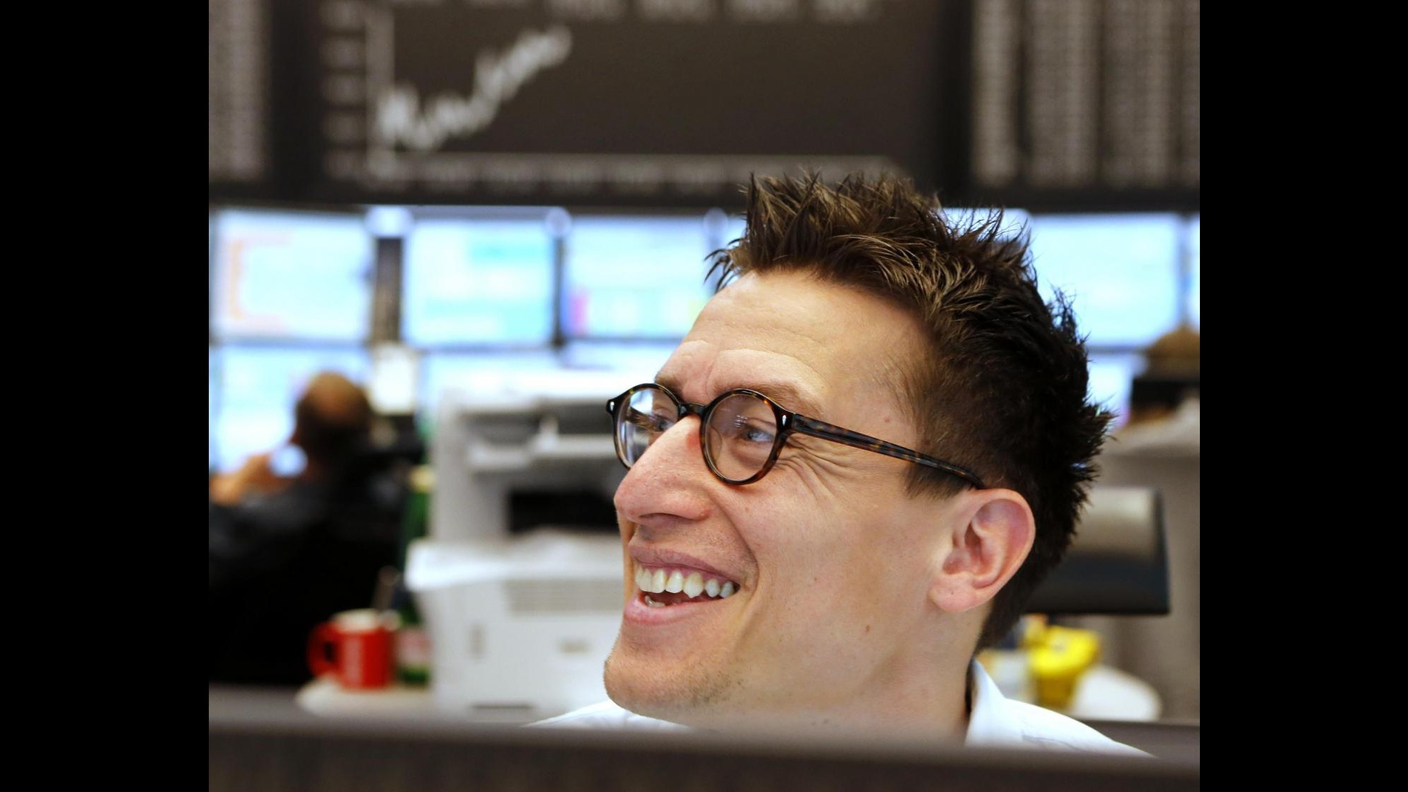 Borsa, Milano chiude in rialzo seduta volatile, ok banche