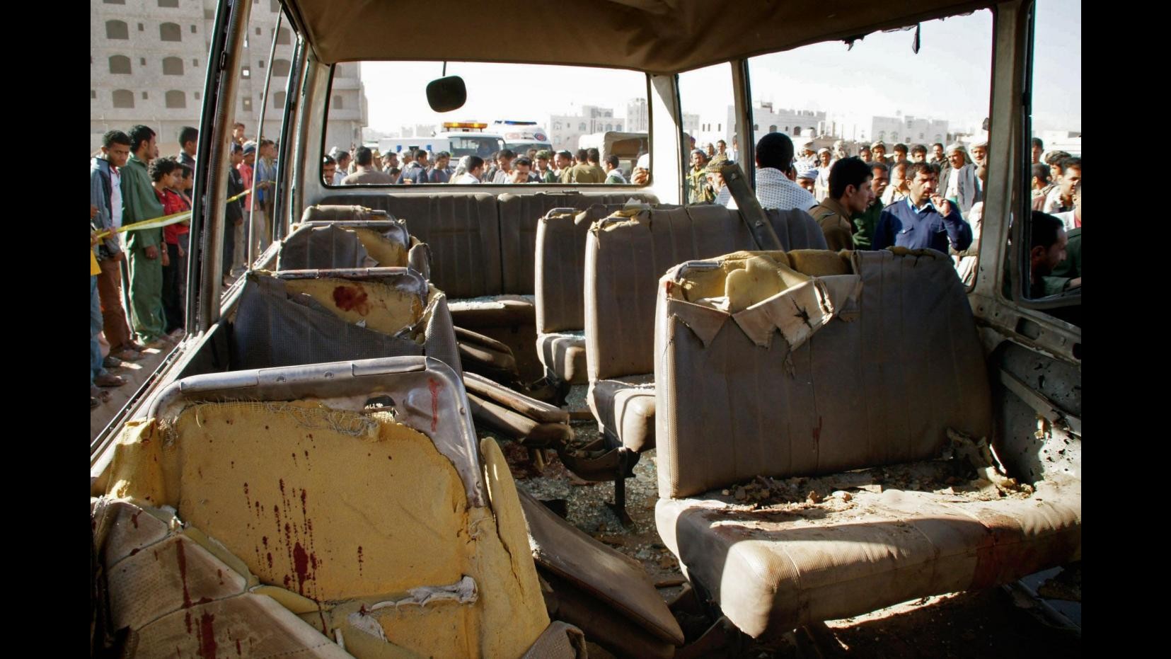 Yemen, autobombe colpiscono scuolabus: morte 15 bambine