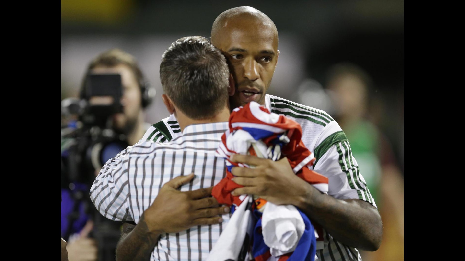 Calcio, Thierry Henry annuncia il ritiro: farà il commentatore televisivo
