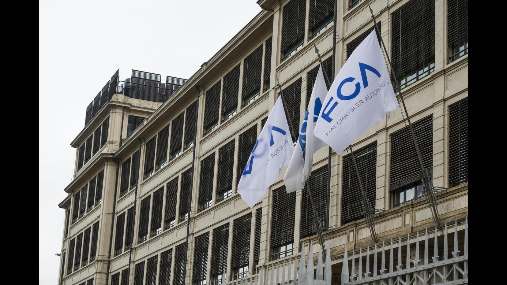 Borsa, Milano affonda con banche e Mps, salve Tod’s e Fca