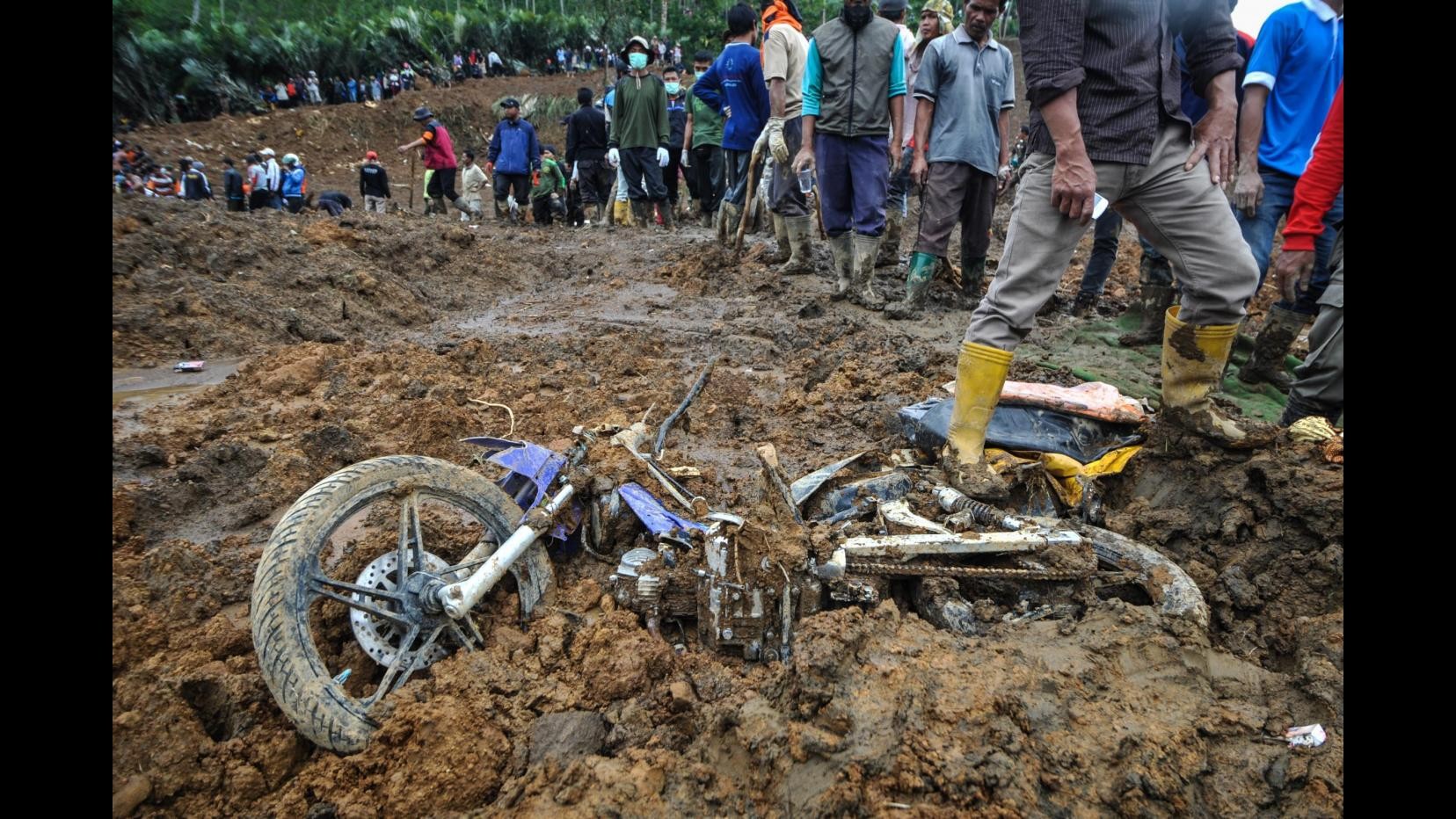 Indonesia, saliti a 51 i morti per frana in provincia Giava Centrale
