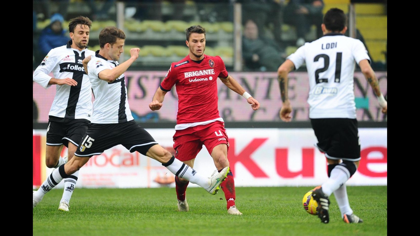 Serie A, Parma e Cagliari non si fanno male: noioso 0-0 al Tardini