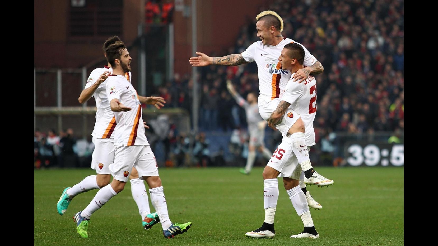 Serie A, Nainggolan stende Genoa a Marassi: Roma si porta a -1 dalla Juventus