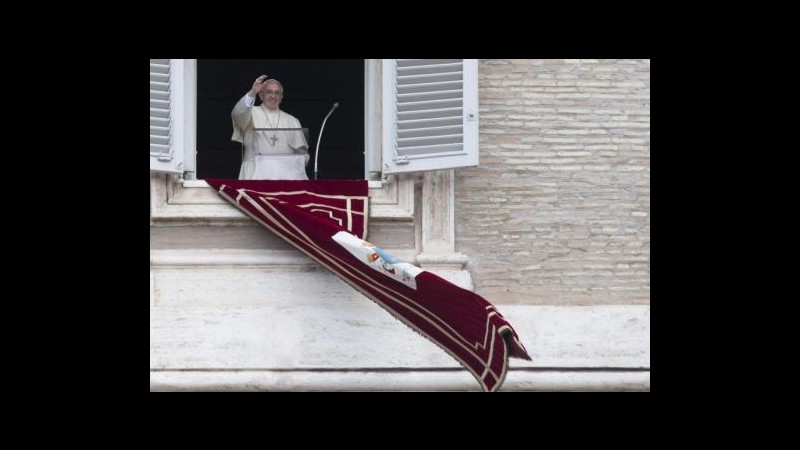 Vaticano, Papa: Ogni famiglia, ogni popolo aspira alla felicità