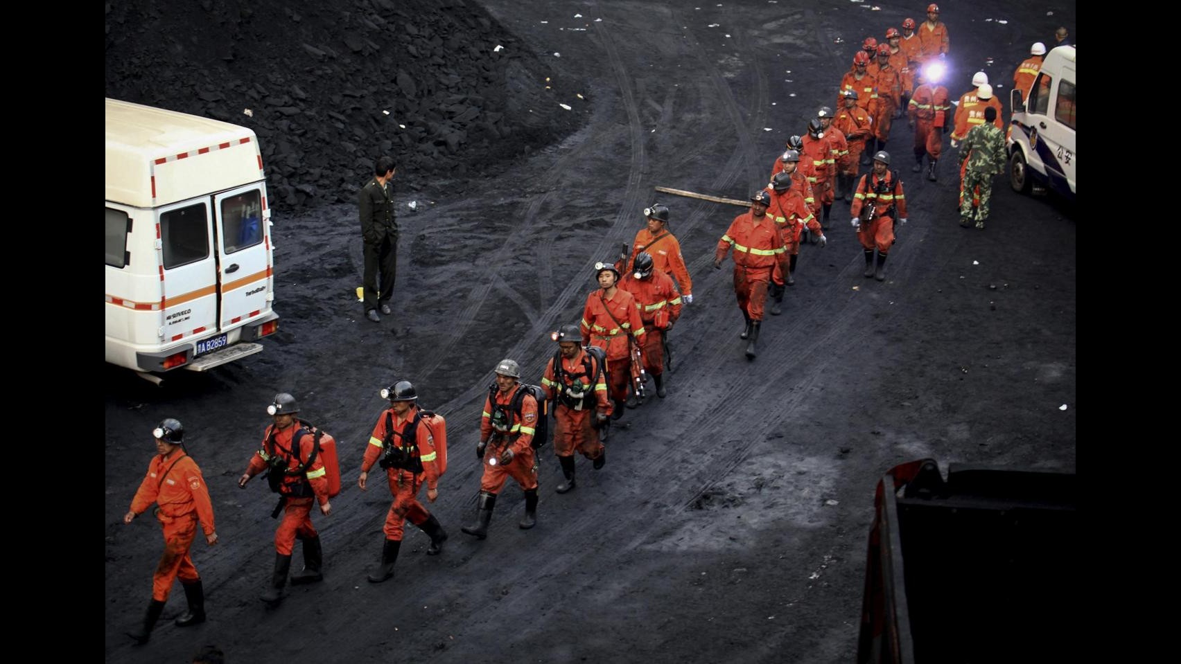 Cina, 10 minatori morti dopo esplosione sottoterra