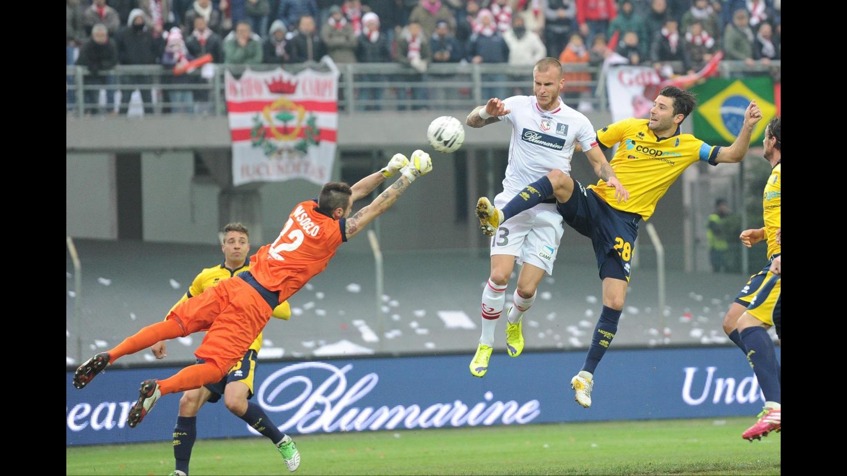 Serie B, Carpi fa suo derby e si porta in fuga. Pari show tra Bologna e Frosinone