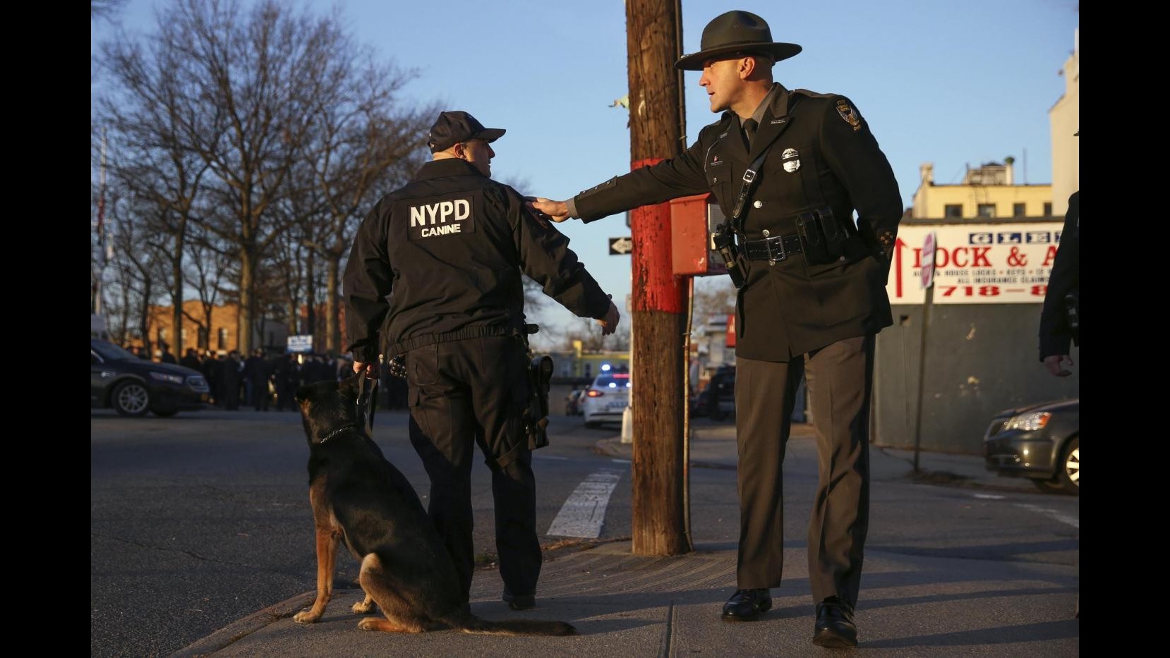 Usa, 2 poliziotti feriti in sparatoria a New York
