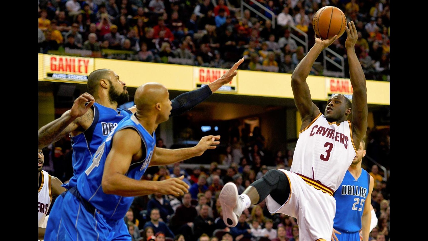Basket, Nba: Cleveland ko in casa con Dallas, vincono i Lakers