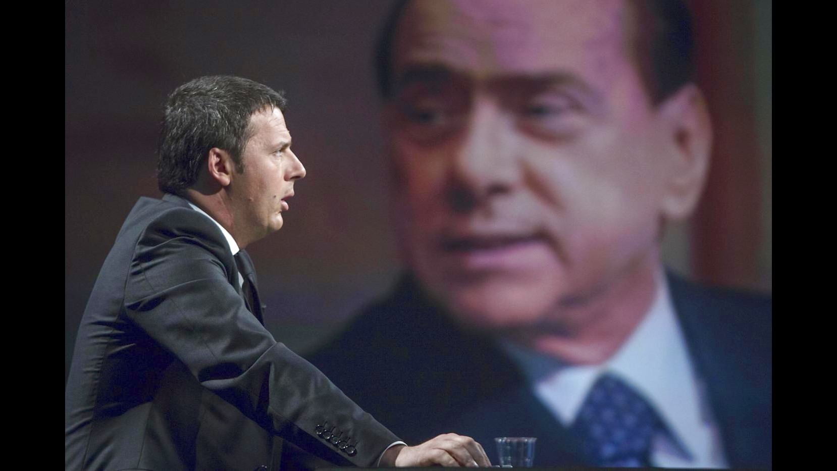 Renzi ferma la riforma del fisco. “Norma pro Berlusconi? Ipotesi strampalata”