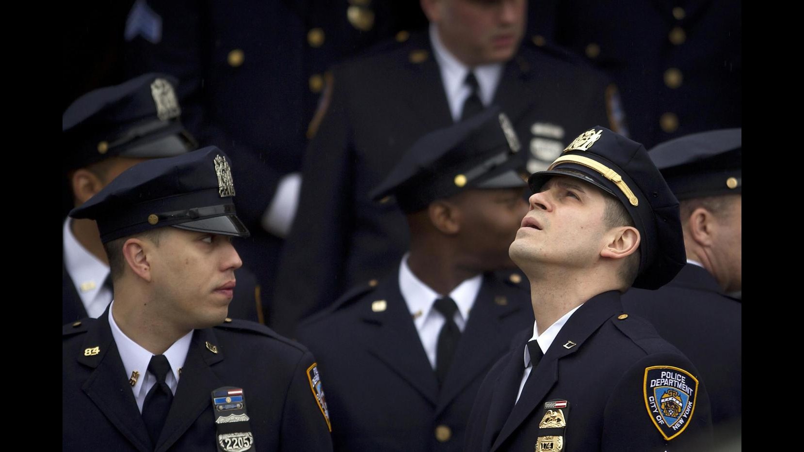 Usa, oggi funerali poliziotto ucciso a NY: attesi migliaia di agenti