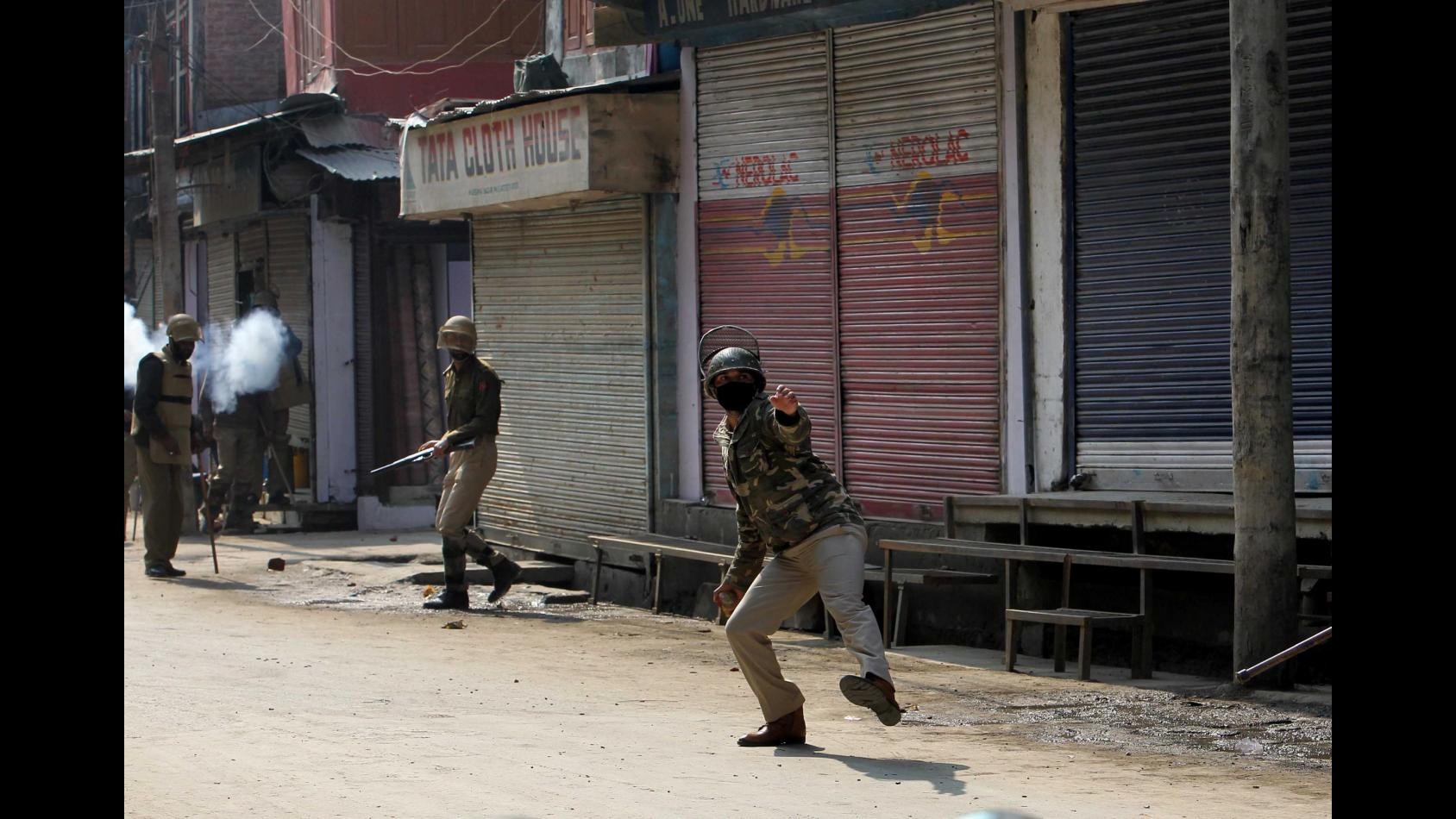 Kashmir, scontri su frontiera: morti 2 soldati indiani, 2 feriti