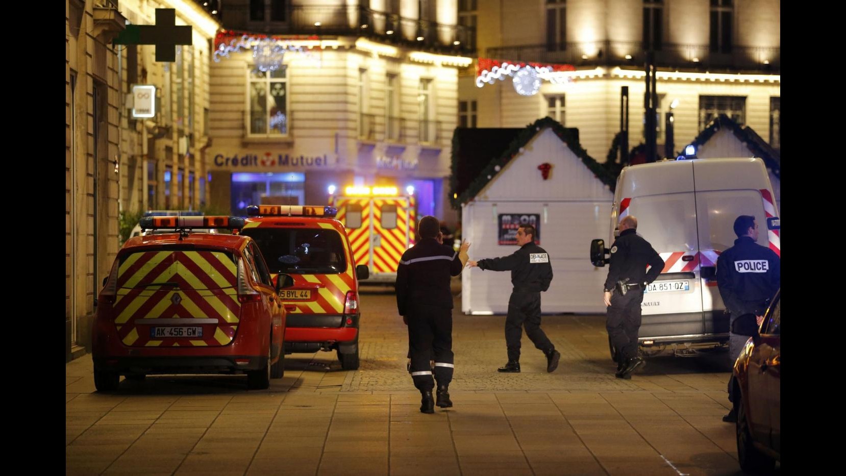 Francia, 940 auto incendiate da vandali alla vigilia di Capodanno